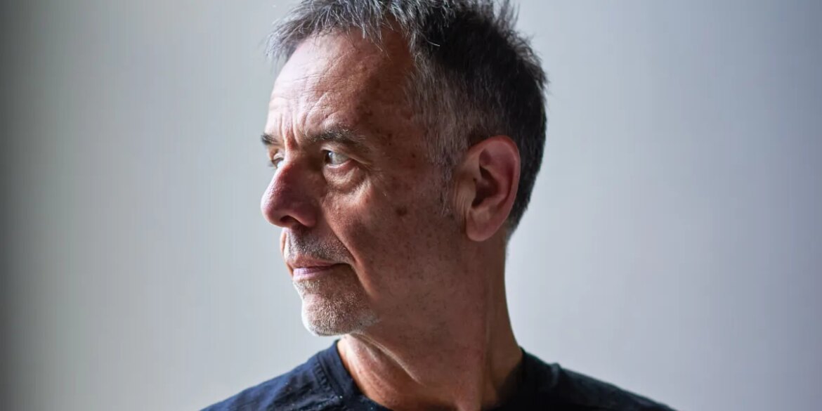 Meet the man hunting spies in his smartphone

