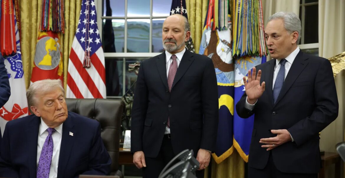 Trump signs AI executive order to ban state laws

