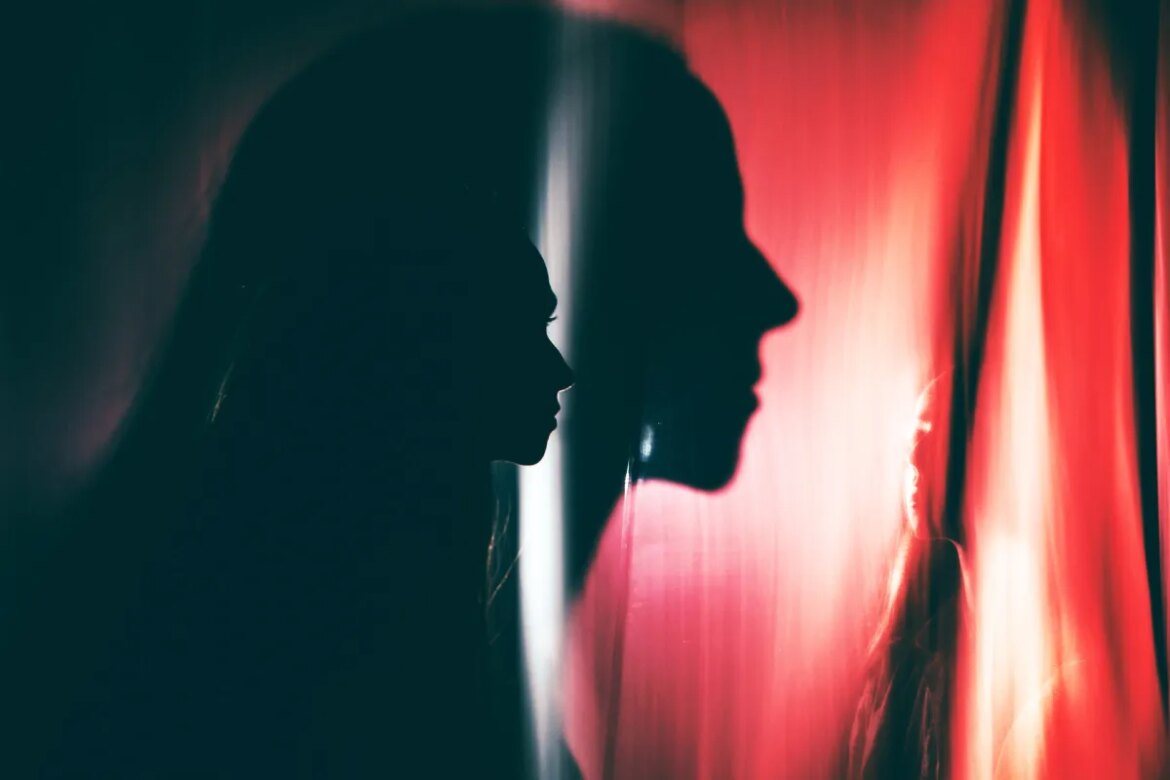 Woman suffers from AI psychosis after obsessively generating AI images of herself

