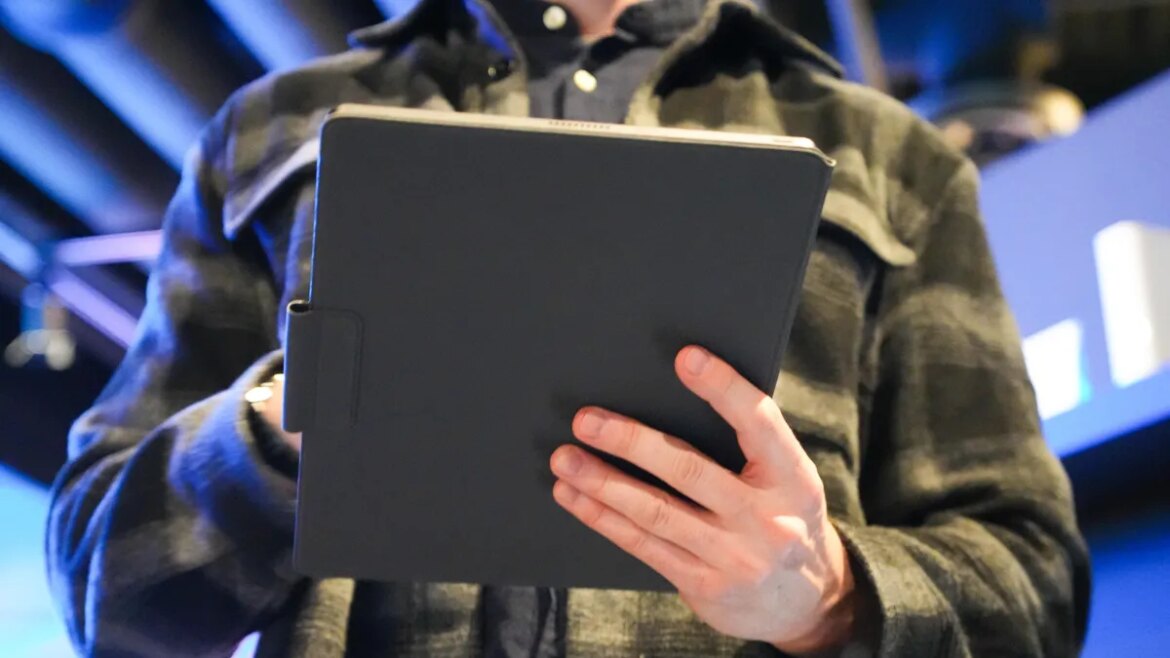 I Tried TCL's New E-Paper Tablet at CES, and It's a Remarkable Option in the Best Way

