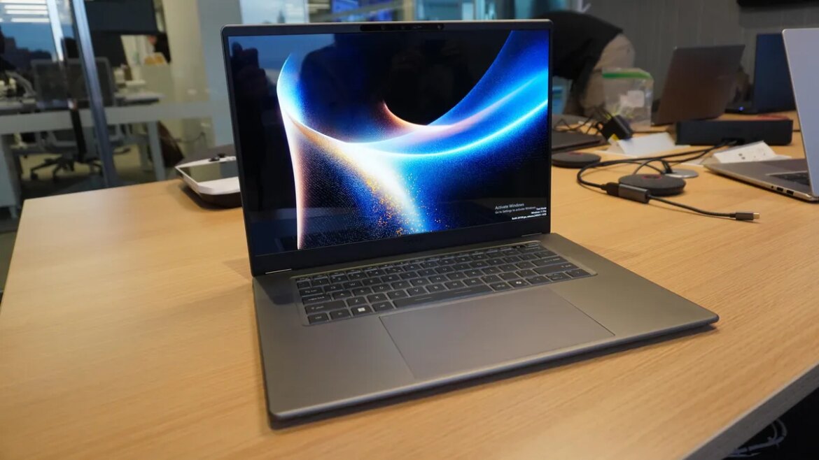 I finally got an ultraportable laptop to work with some serious horsepower

