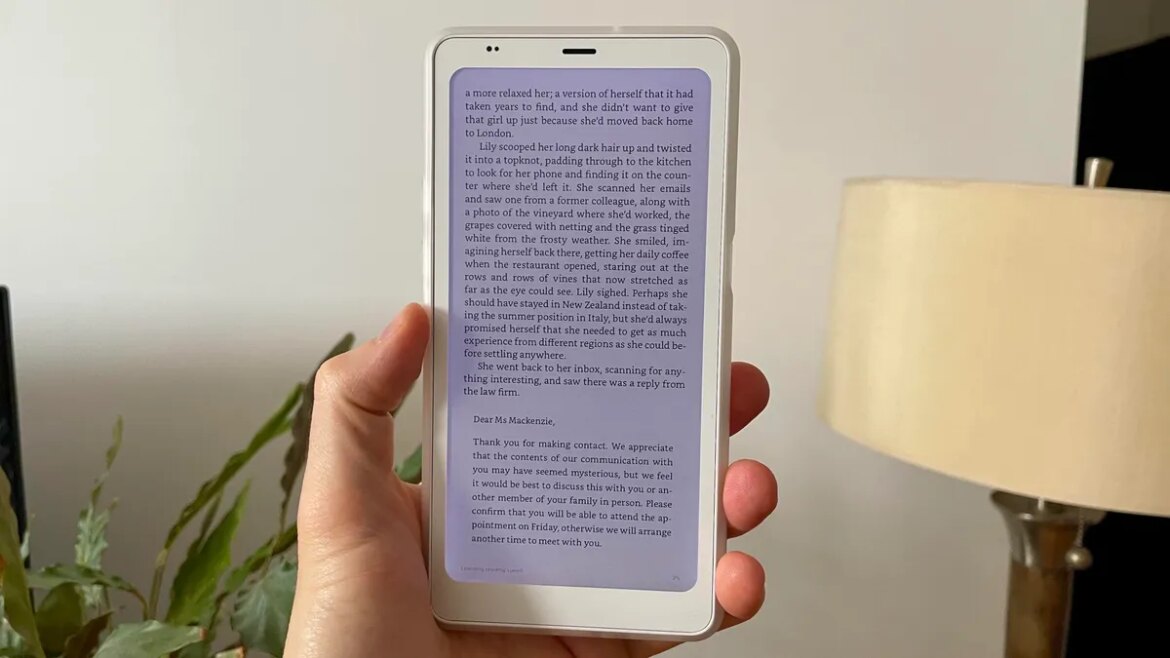 I wasn't looking to replace my Kindle, but this Android e-reader made it easy

