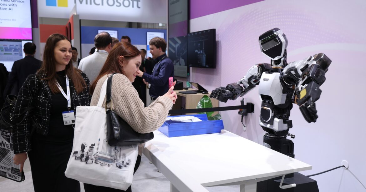 Microsoft launches vision-language-action model for robots

