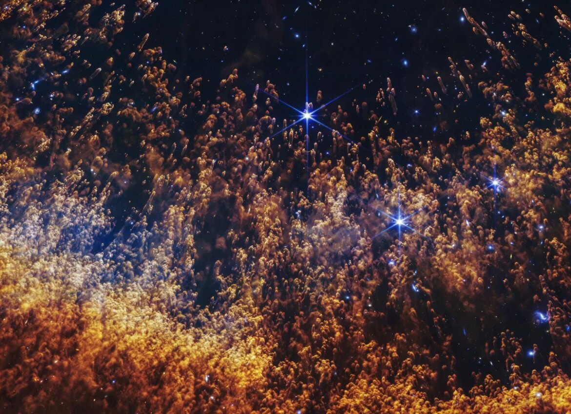 New JWST images show the Helix Nebula in stunning clarity

