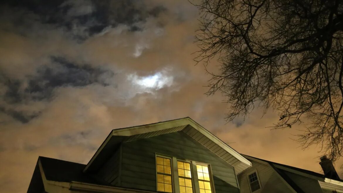 Considering a home battery? These 3 factors can help you decide

