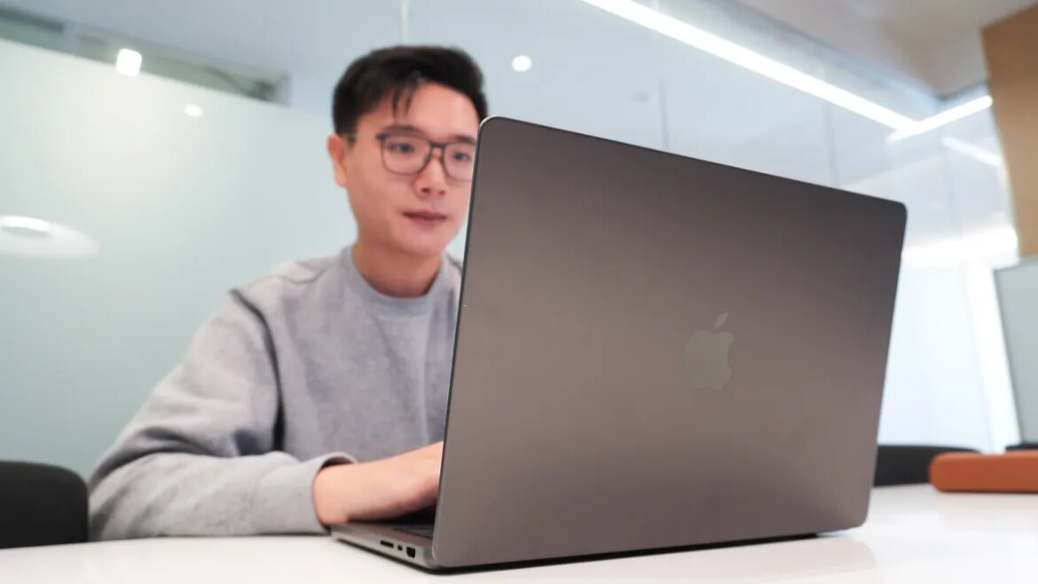 MacBook Pro vs MacBook Air: We tested both models, and here's which model to buy in 2026

