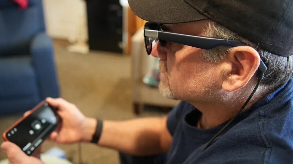 These XR glasses gave me a 500-inch screen to work on while traveling

