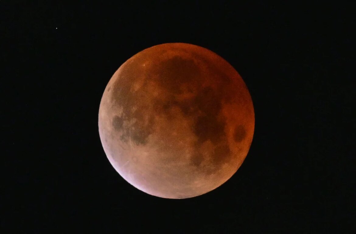 Blood Moon View Total Lunar Eclipse

