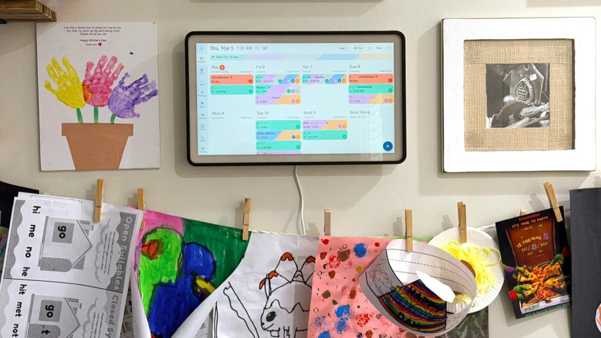 Skylight Calendar 2 review: How this smart tablet keeps my big family organized

