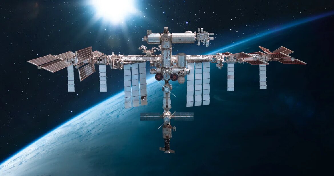 US lawmakers say NASA should delay ISS flight

