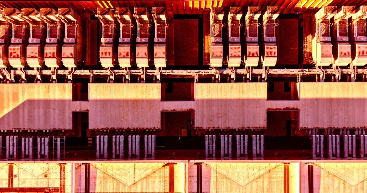 Trump's massive AI data center project is collapsing behind the scenes

