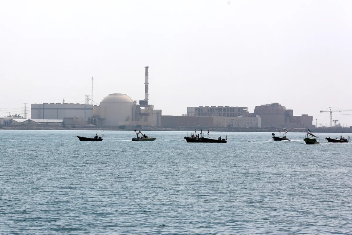 Why could bombing Iran's nuclear power plant cause an environmental disaster?

